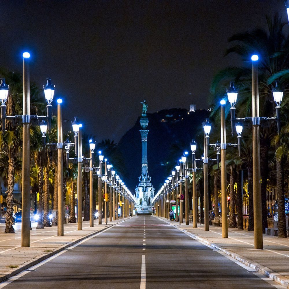Columbus statue and empty streets. We are not sure if this is because everyone is still out or if they are already back home...